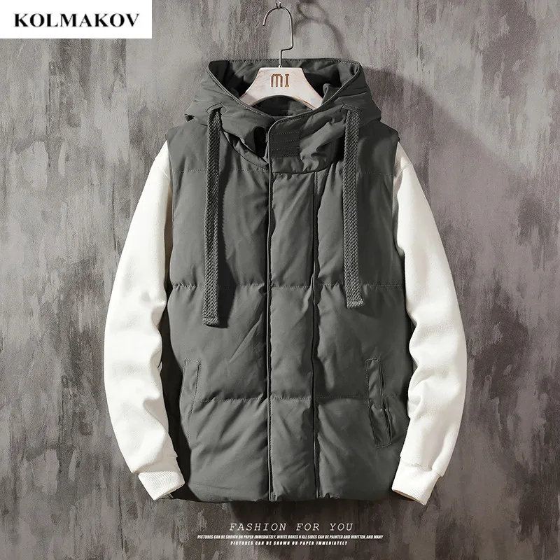 Жилет мужской на белом утином пуху без рукавов с капюшоном приталенный