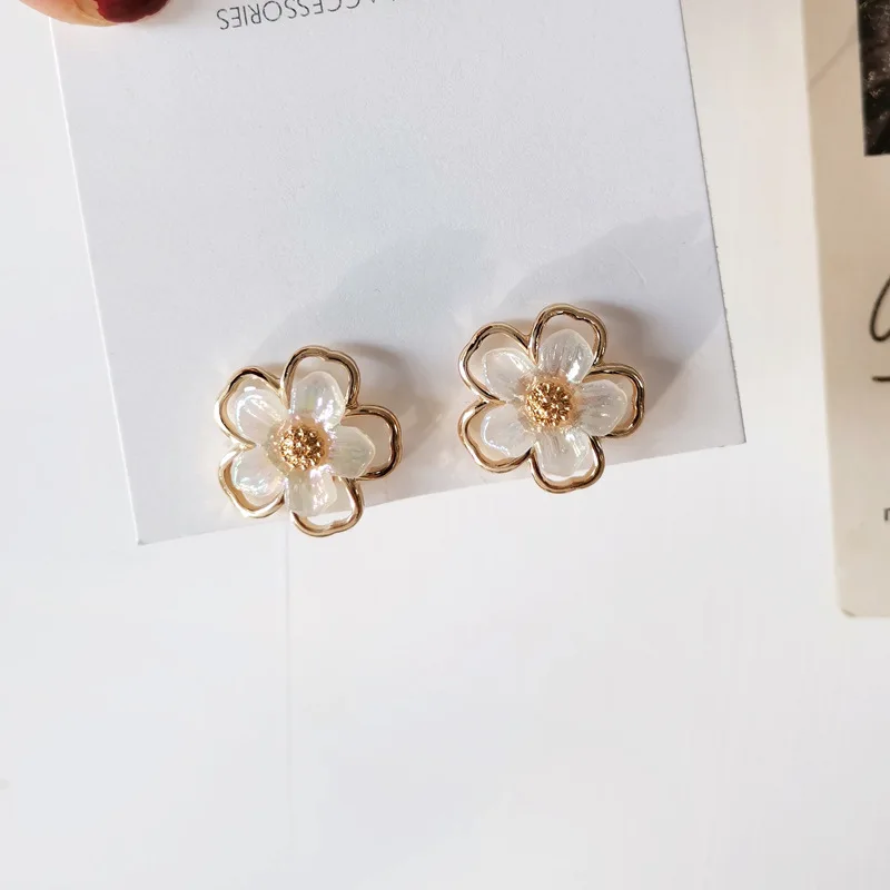 2021 Resin Flower Stud Earrings Korean Fashion Female Temperament Beautiful Jewelry Simple Sweet Girl Women’s Accessories