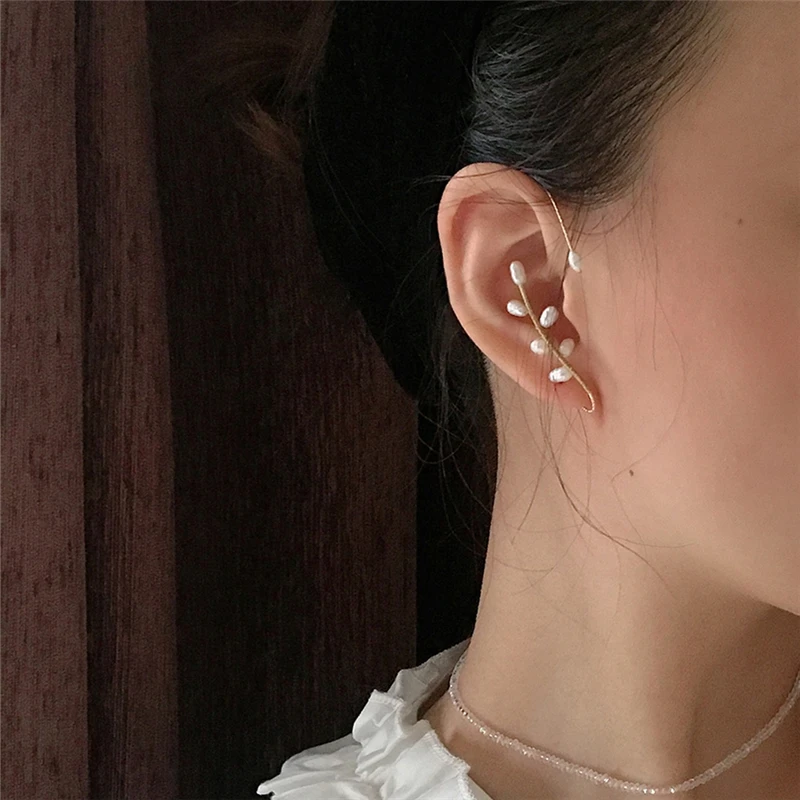 Серьга клипса HUANZHI женская с пресноводным жемчугом асимметричная моделирующая