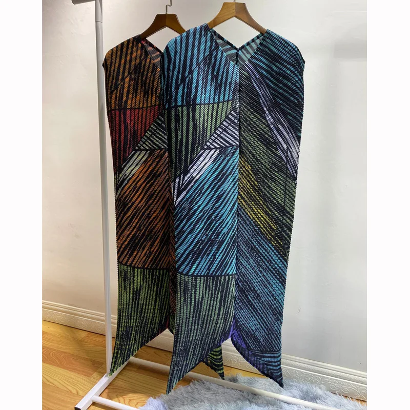 

Plus Size Dress Women 2020 Spring Summer Fashion Printed Patchwork V-Neck Covered Sleeved Elastic Miyake Pleated Fishtail Dress