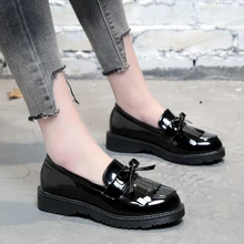 Новая женская обувь; Туфли-оксфорды для женщин с Туфли без каблуков, без шнуровки, обувь черного цвета на платформе, Лакированная кожа Туфли женские бахрома с бантом Дамская обувь