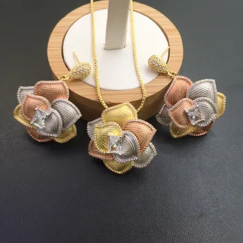 

Lanyika Jewelry Graceful Blooming Jonquil Zircon Inlay Sandblasting Plated necklace with earrings is perfect for banquets Gift