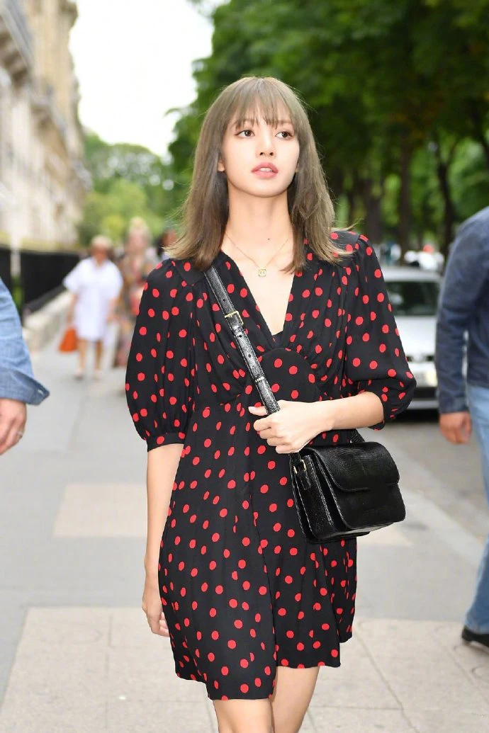 Kpop BLACKPINK LISA Новое корейское элегантное красное платье с рукавами-фонариками и волнами женское летнее Свободное платье с v-образным вырезом Одежда для девочек