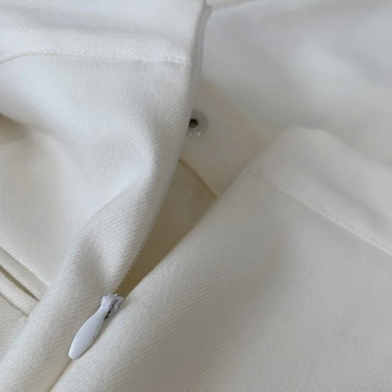 Рисунок 3 - Офисные осенние женские брюки с широкими штанинами