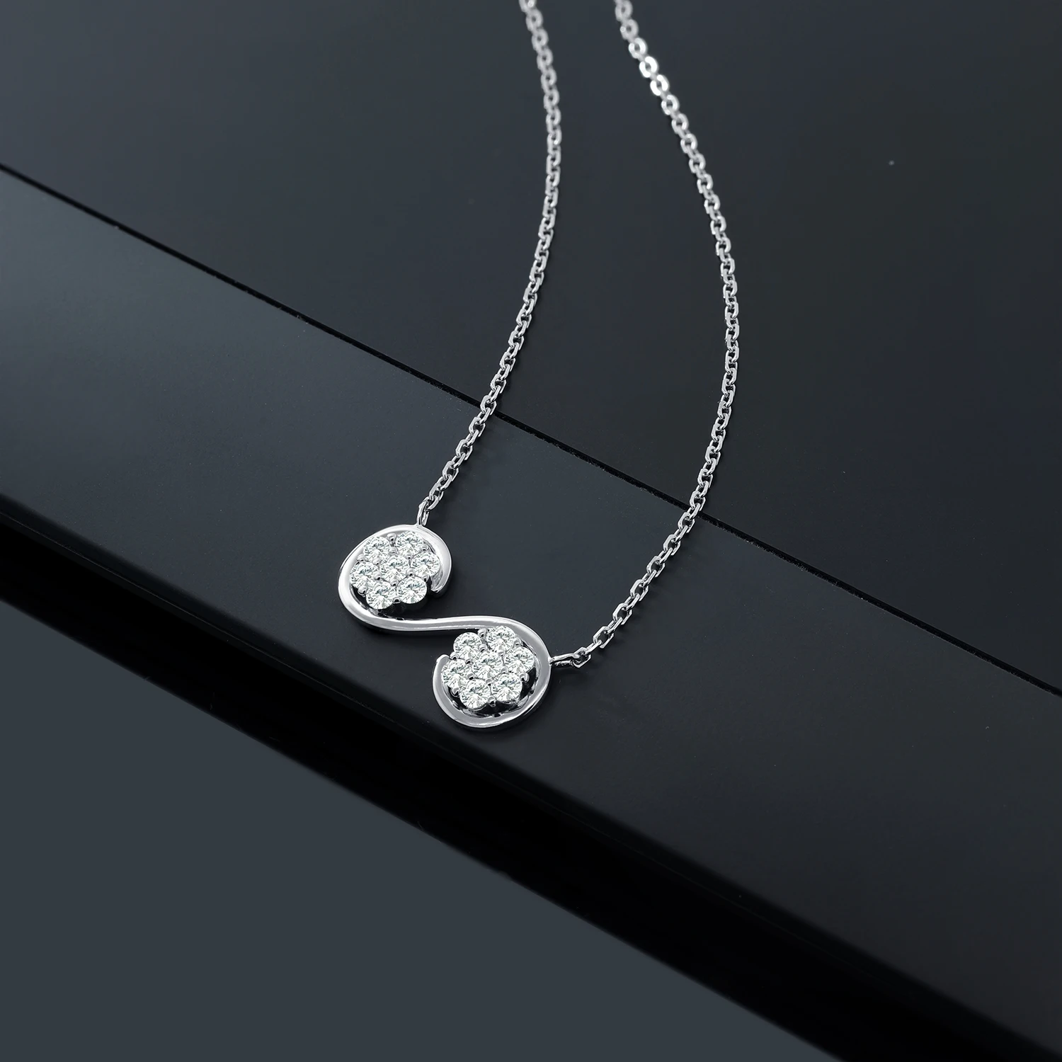 GemStoneKing 925 пробы Серебряный Классический музыкальный орнамент ожерелье для женщин набор с созданными белыми сапфирами ювелирные изделия