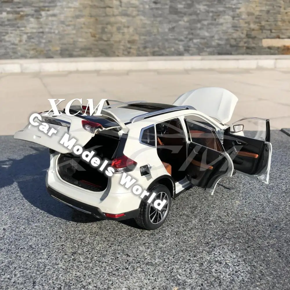 Литая модель автомобиля для изгой 1:18(белый)+ маленький подарок
