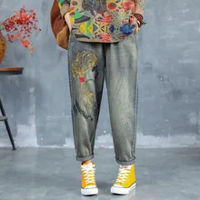 Осенние женские винтажные джинсы, новые рваные вареные повседневные джинсовые штаны-шаровары с эластичной резинкой на талии и рисунком из мультфильма