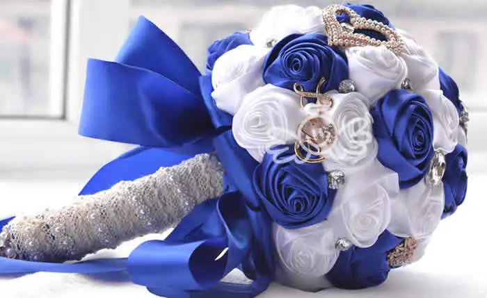 Blue and White Kyunovia Потрясающие Свадебные цветы белые свадебные букеты для невесты Искусственные розы свадебный букет FW139 - Цвет: Blue and White