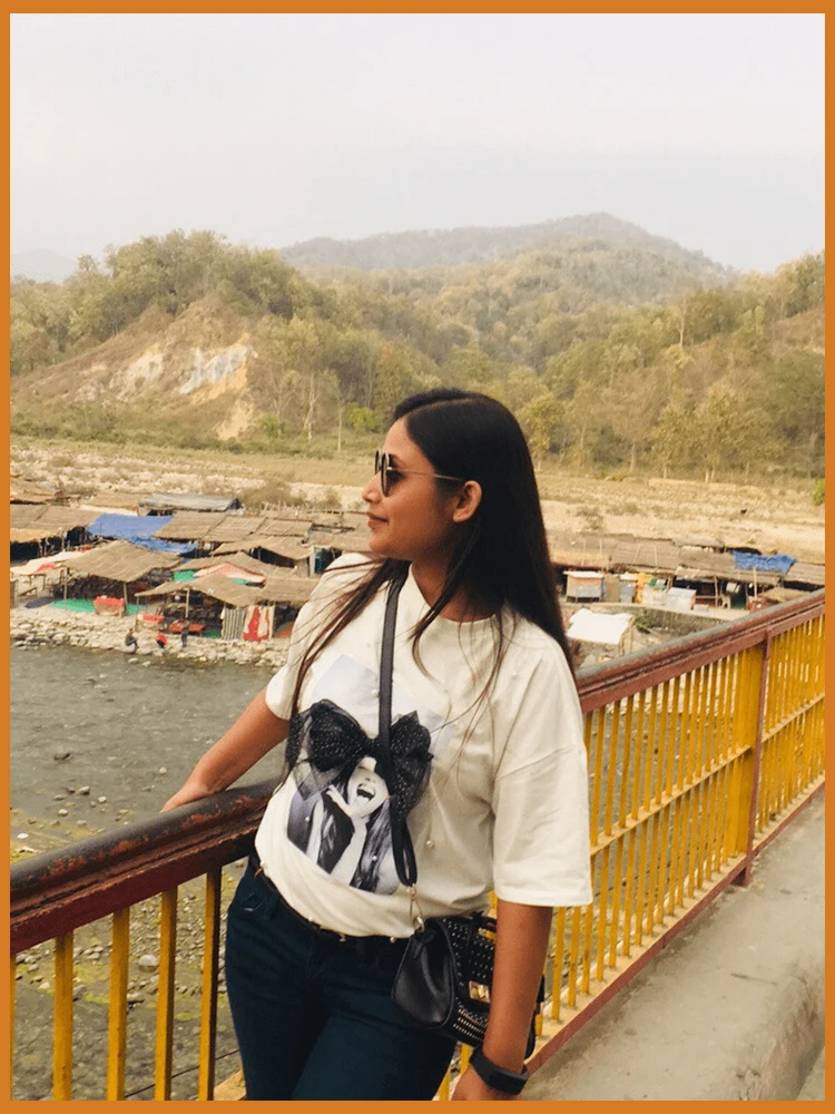 Cena Dotfashion biały rysunek nadruk siatka łuk zdobione Top kobiety 2019 lato luźna koszulka Streetwear moda koszulka z krótkim rękawem