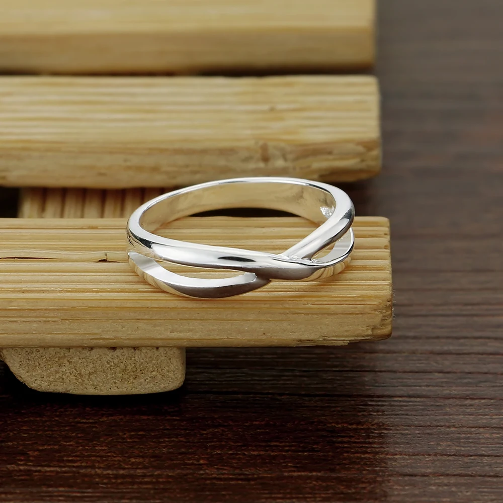 Модное простое глянцевое кольцо. Женское серебряное кольцо с подвеской в виде