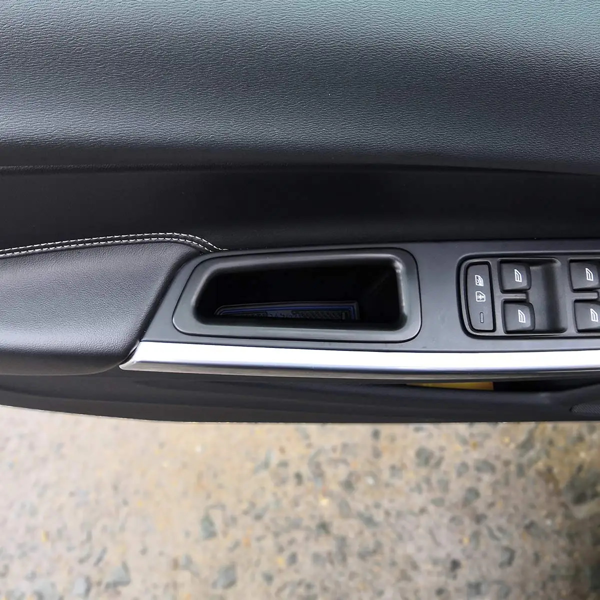 

Plastic Front Door Handle Storage Box for Volvo XC60 2014-2017