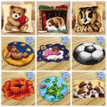 

Cartoon Bear Animal Latch Hook Kit DIY Smyrna Knooppakket Klink Haak Kleed Bloemen Do It Yourself Button Cushion Needlework Gift