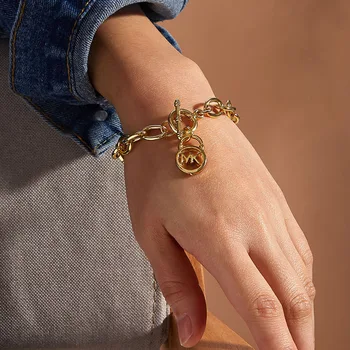 

Hollow Letter Ladies Bracelet European And American Fashion Word Clasp Bracelet