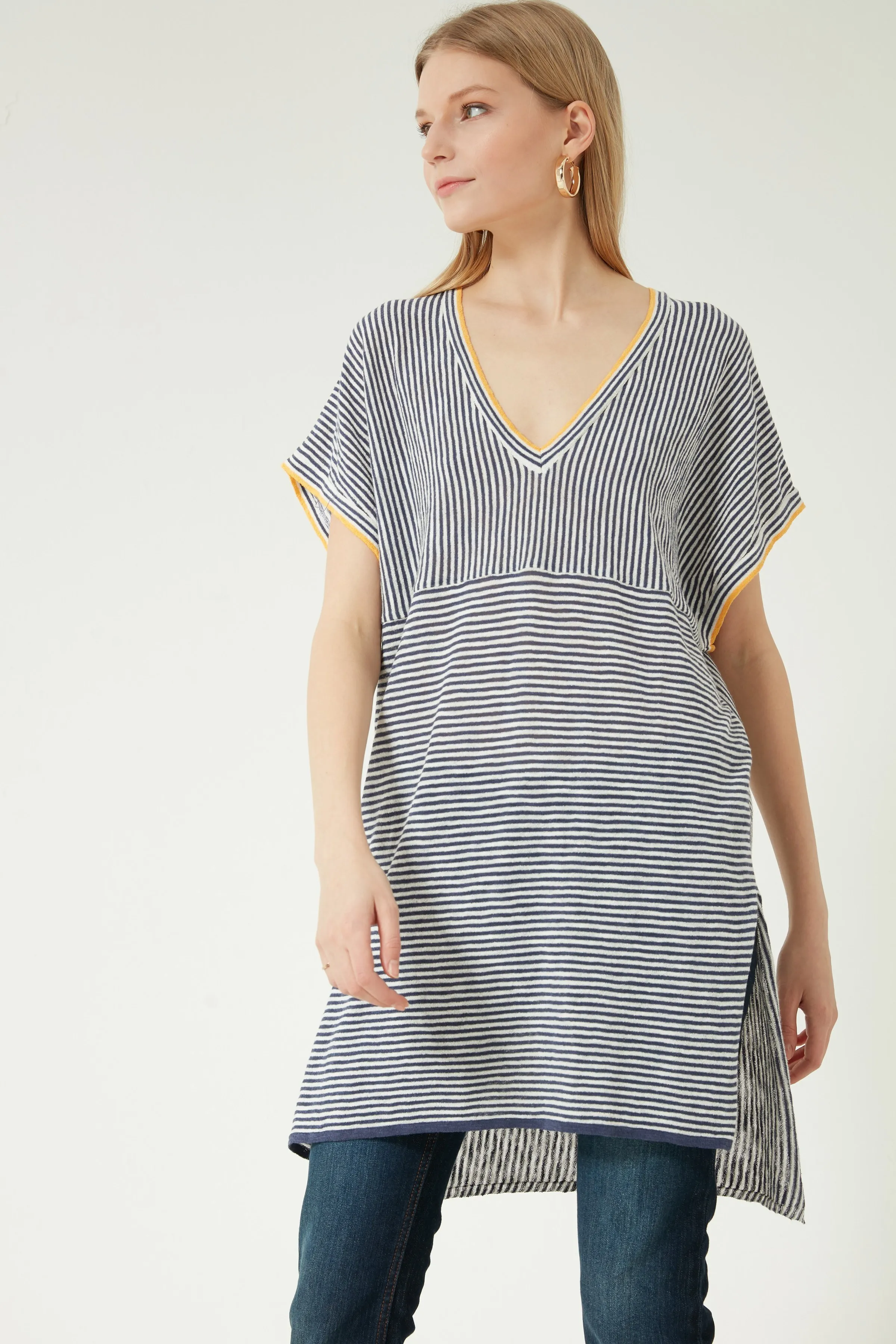 

STRIPE V-NECK KNITWEAR TUNIC