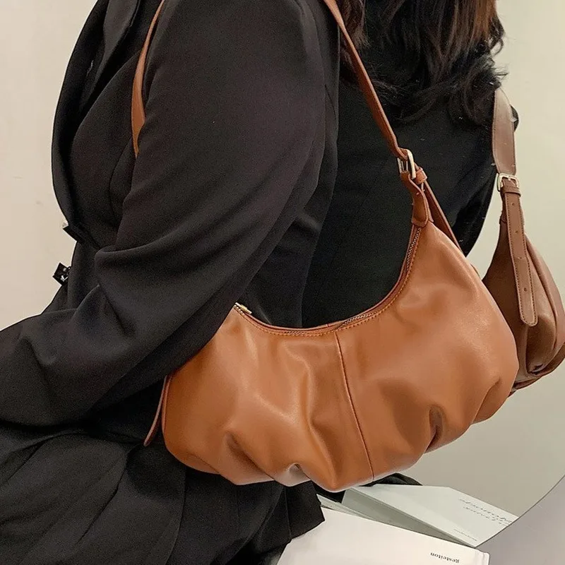 

2020 wrinkled dumpling bag fashion simple one shoulder messenger female bag temperament PU all-match baguette bag underarm bag