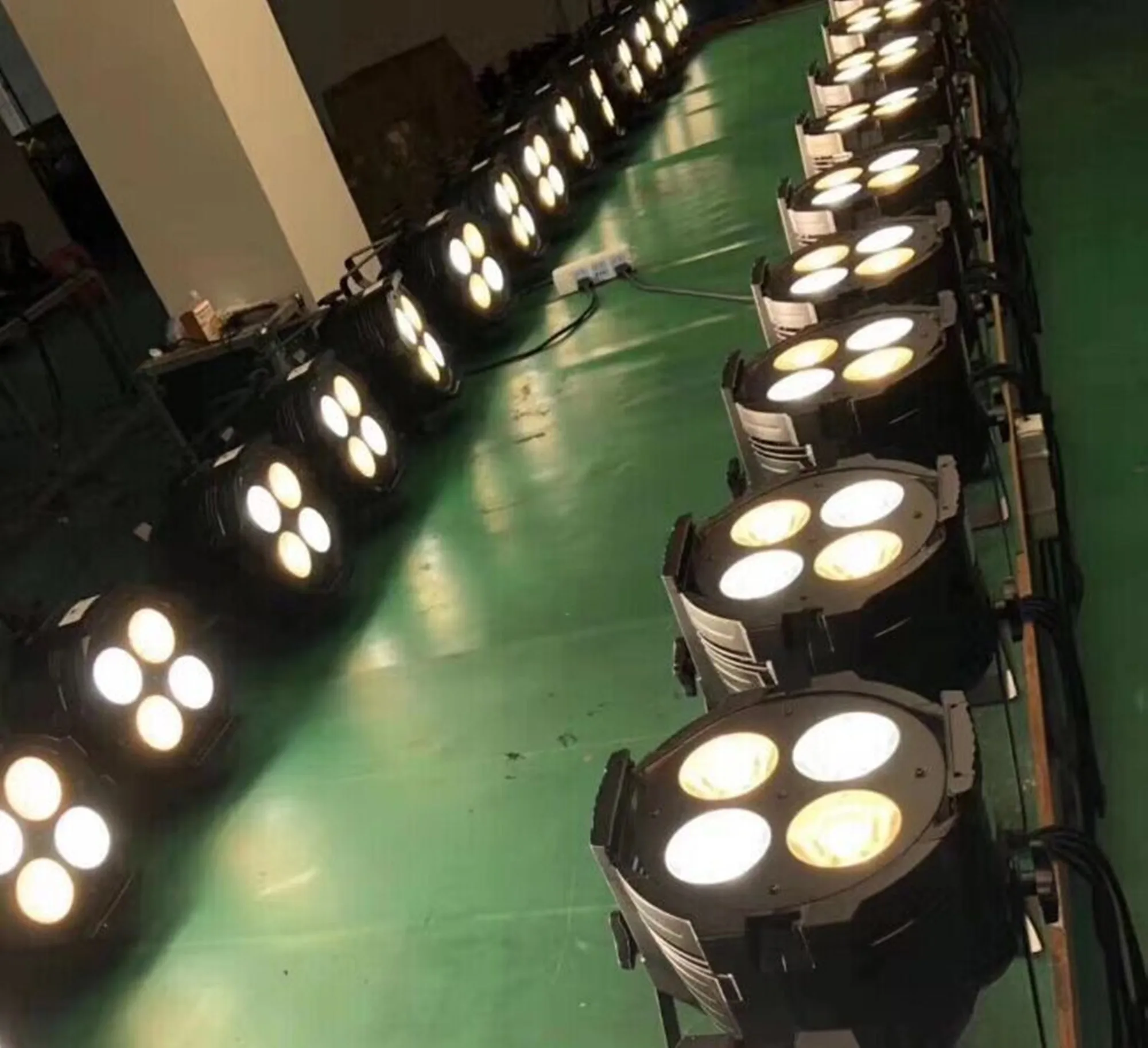 F& GLED 4x50W COB Par Iluminacion бланка cаlida Iluminacion de alta potencia para efecto de escenio DMX512 DJ disco