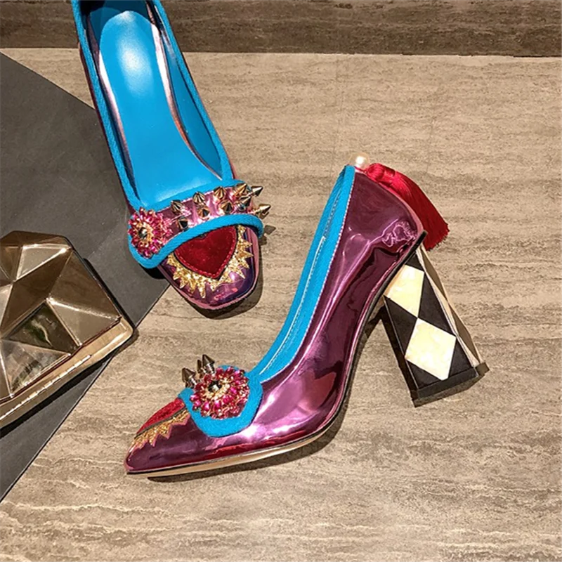 Женские свадебные туфли на каблуке; scarpe donna Crstal Zapatos De Mujer; женская обувь; роскошные женские туфли-лодочки с кисточками и цветочным узором; scarpe donna