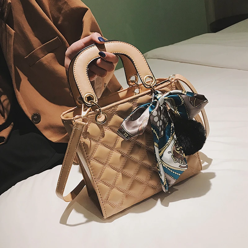 

Ladies Bag 2020 Fashion Diamond Check Pendant Handbag Luxury Leather Shoulder Bag Travel Bag Designer Bag Premium Messenger Bag