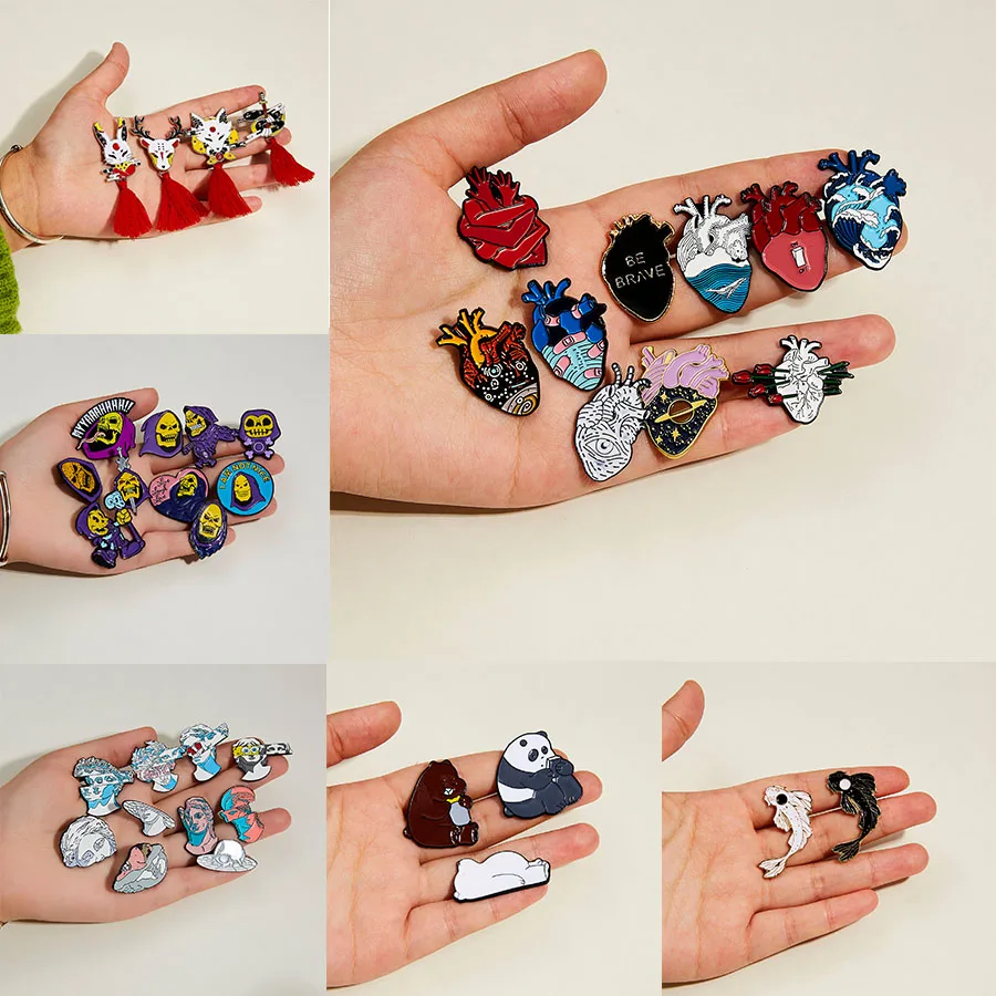 

Pins Collection Art Figure Statue Koi Fish Panda Bear Snake Deer Rabbit Animal Pin Brooch Skull Skeleton Badge Gift Jewelry