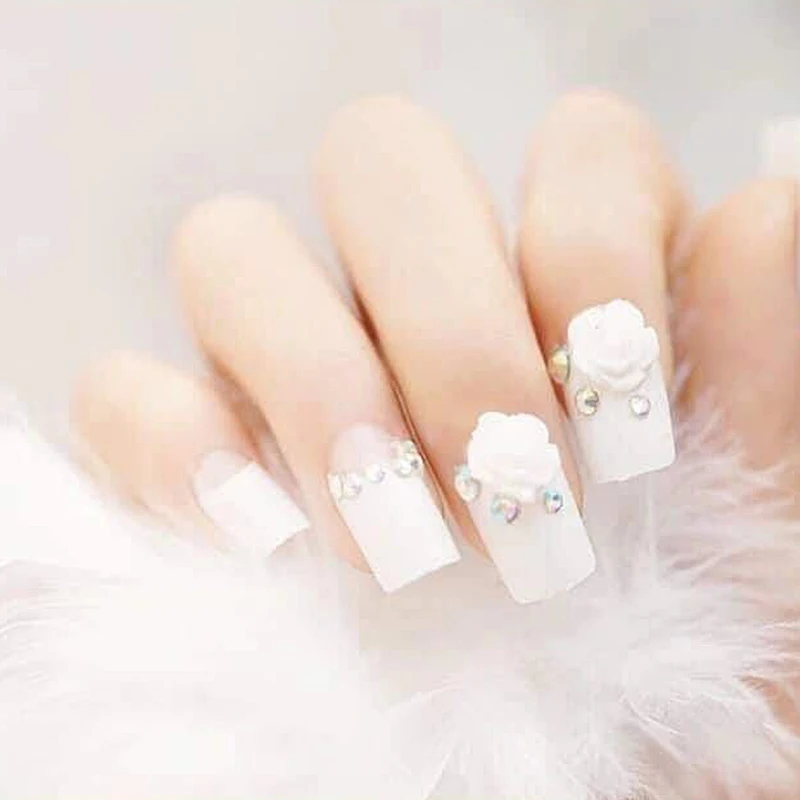 

Exquisite White Flower Diamond Full Square Fake Nails Charming Pre Design Nail-finished False Nail Tips with Back Stickers 24pcs