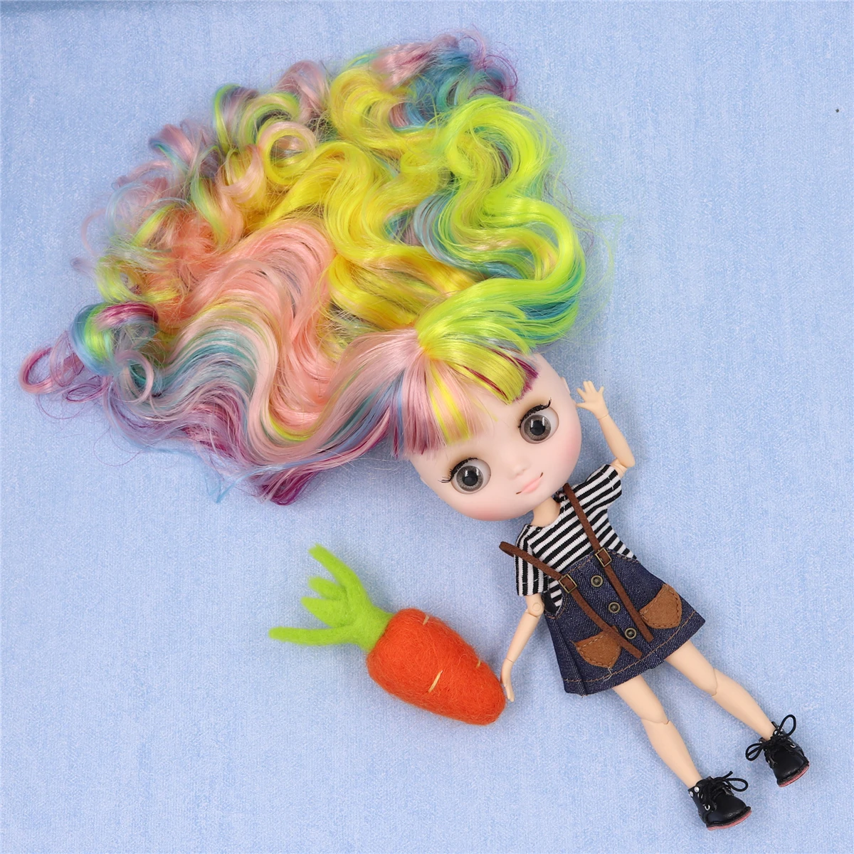 Middie Blythe Doll with Multi-Color Hair, Tilting-Head & Custom Jointed Body 2