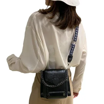 

Women Crossbody Bag Retro Style Shoulder Purse Satchel with Heart Buckle Messenger Bag Small Square Shoulder Bag For Women