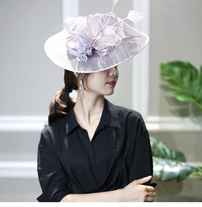 Ручной работы Британский Винтаж Sinamay Hairband Женская мода нарушает большой цветок легкая головная повязка с пером Свадебный церковный головной убор