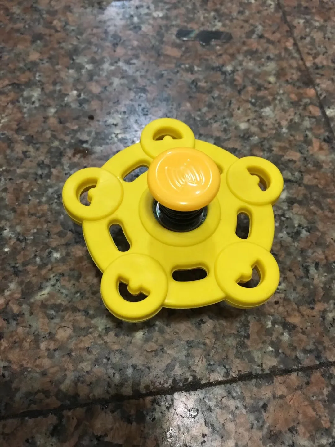 Стиль spinnobi эластичность Spinner прыжок Spinner Весна Spinner между вашей фигурой Спиннер снижение давления игрушка палец Spinn
