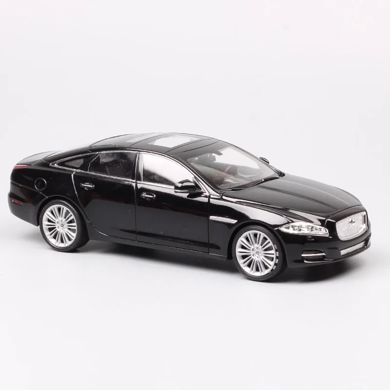 

1/24 scale classic Welly 2010 XJ X351X350 luxury saloon car Diecast Toy Vehicle metal auto car toy model of children collecting