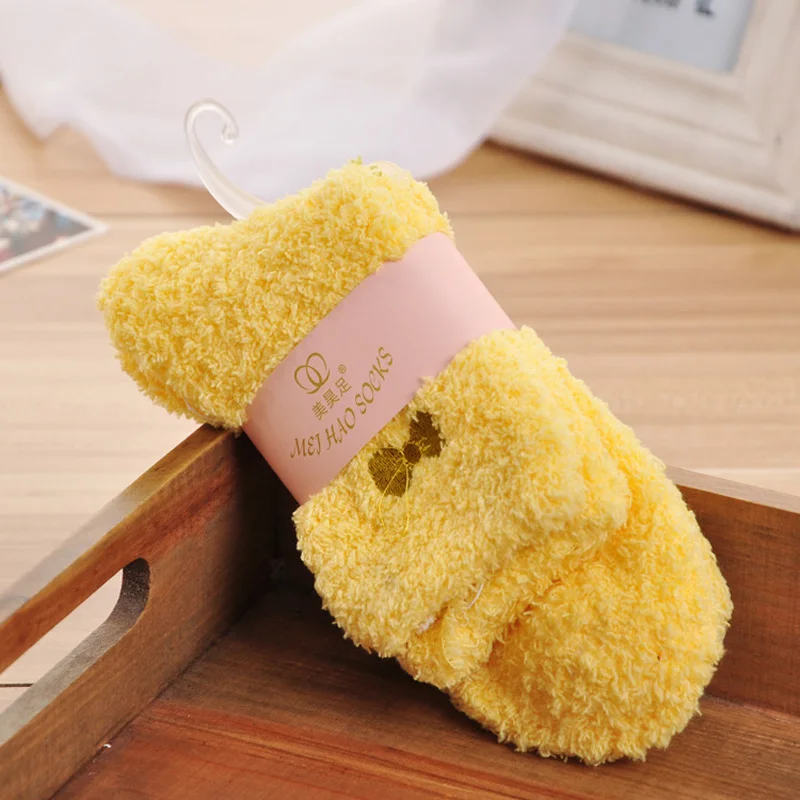 Bright yellow 1 пара однотонных мягких женских пушистых носков ярких цветов коралловые бархатные зимние теплые домашние носки-тапочки для девочек, махровые пушистые носки k2915 - Цвет: Bright yellow