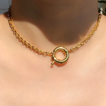 

Luxury Gold Color chain Choker Necklaces For Women Unique Design Round Pendant Punk Necklaces 2019 Female Fashion Party Jewelry Chic Trendy Girl Hip Hop Jewelry Wholesale 40cm