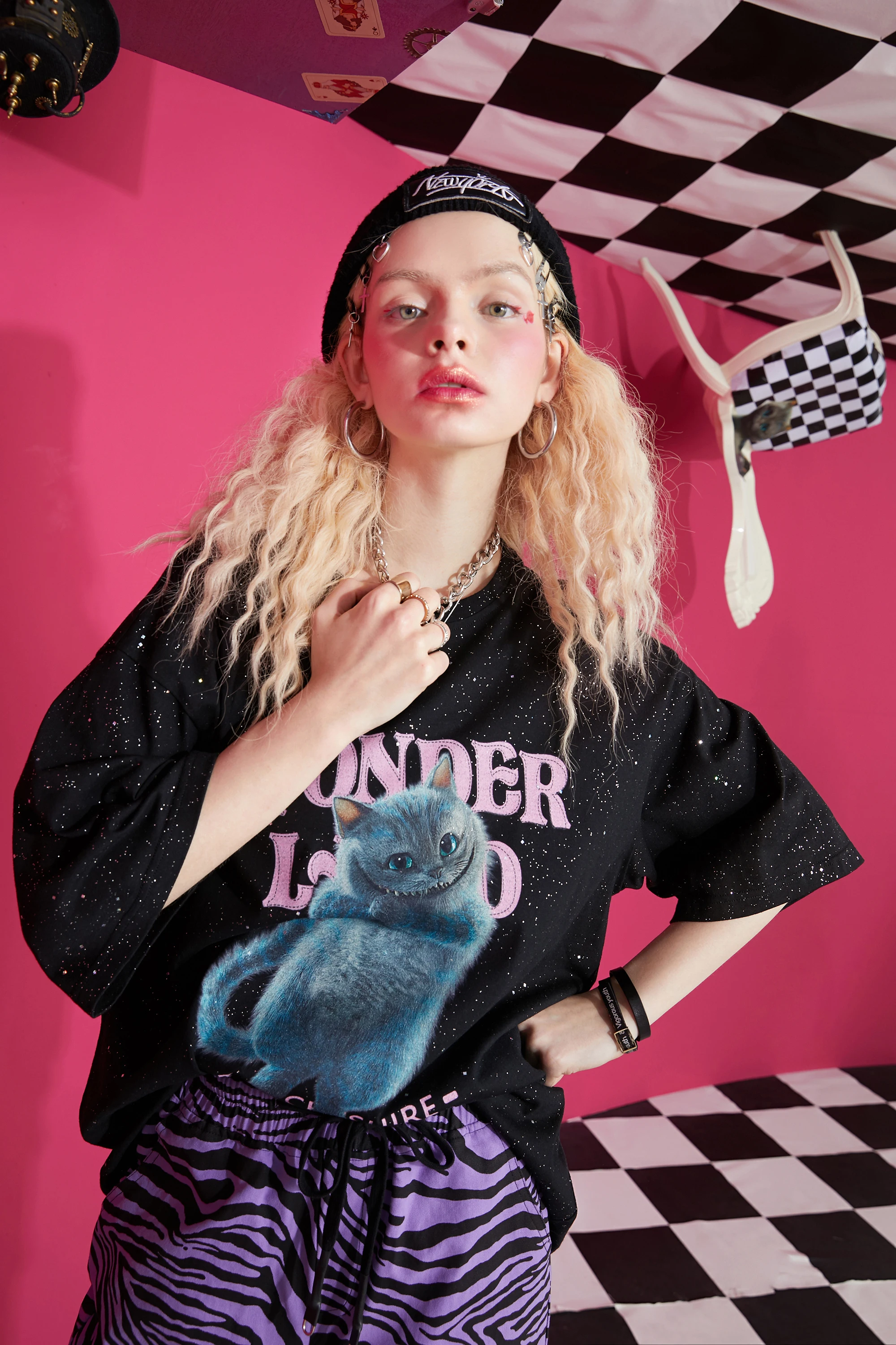 ELFSACK Harajuku Cat Print Casual T-Shirts Women,2021 Spring ELF Vintage Short Sleeve Female Basic Daily Graphic Tops
