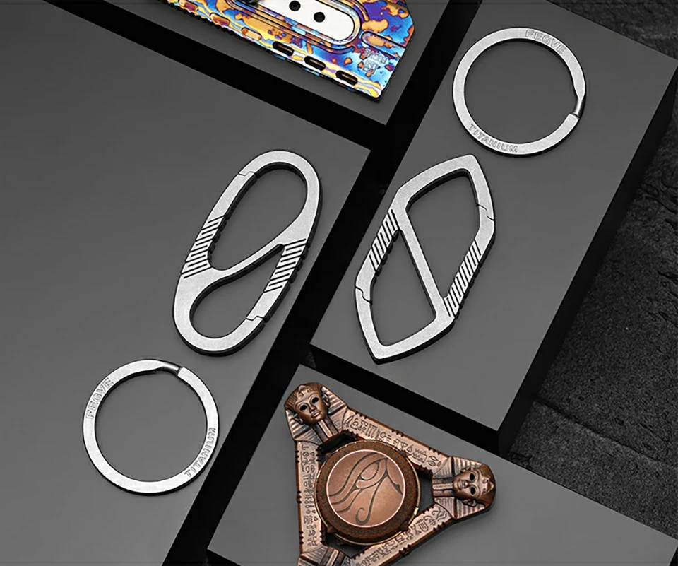 Titanium Men Women Car Keychain Rotatable Buckle Luxury Key Chain Ultra Lightweight EDC Key Ring Holder Upscal Gift for Men