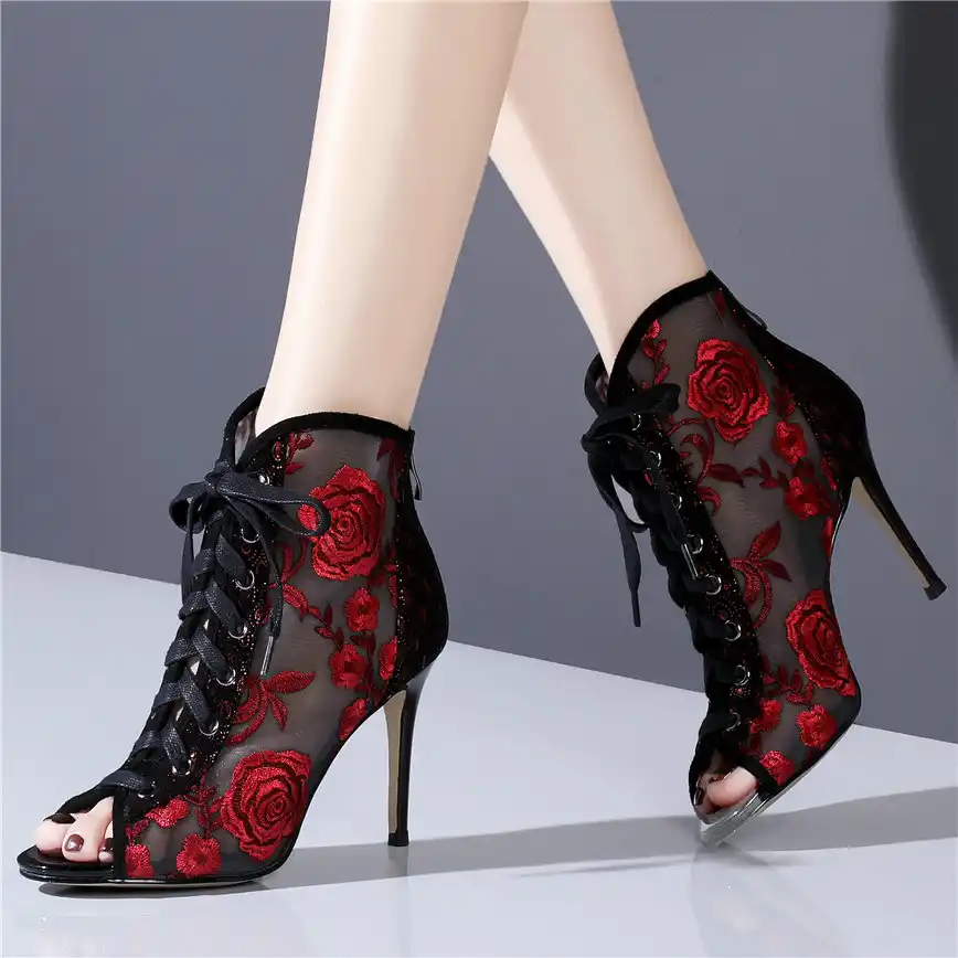 刺繍の花の結婚式の靴パンプス女性はヒールダイヤモンドグラディエーターサンダル女性通気性オープントゥアンクルブーツ Aliexpress