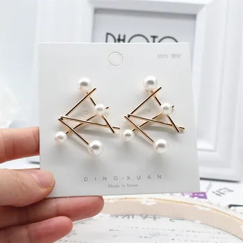 

Korean New Design Hot Sale Fashion Jewelry Personality Metal Metal Copper Earrings Elegant White Pearl Earrings for women gift