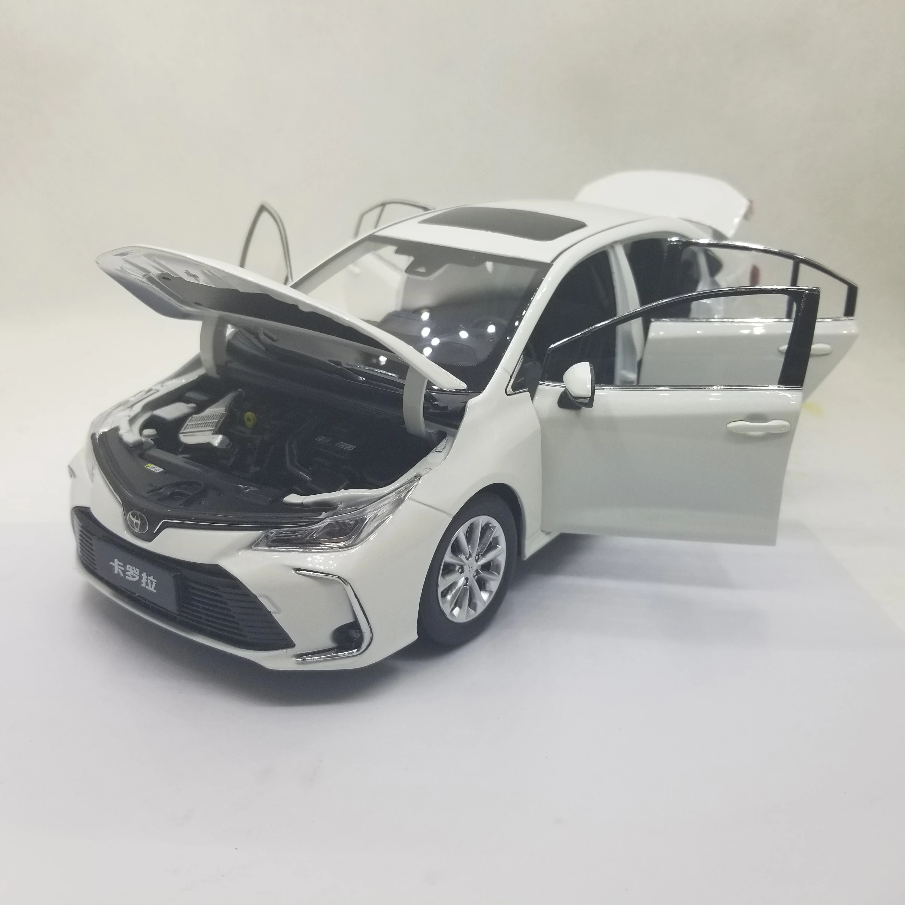 1:18 литье под давлением модель для Toyota Corolla белый седан Игрушечная машина из сплава миниатюрная коллекция подарки Горячая Altis