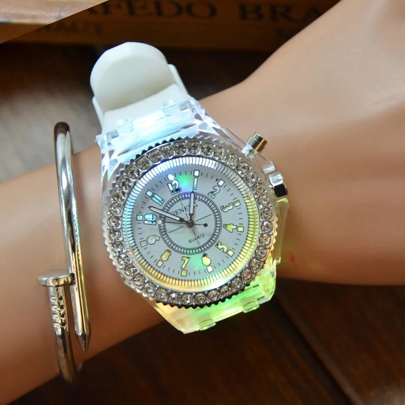 

Flashing Light Night Light Shining Silicone Watch Fashion Women's Watch Students Watch Quartz Watch