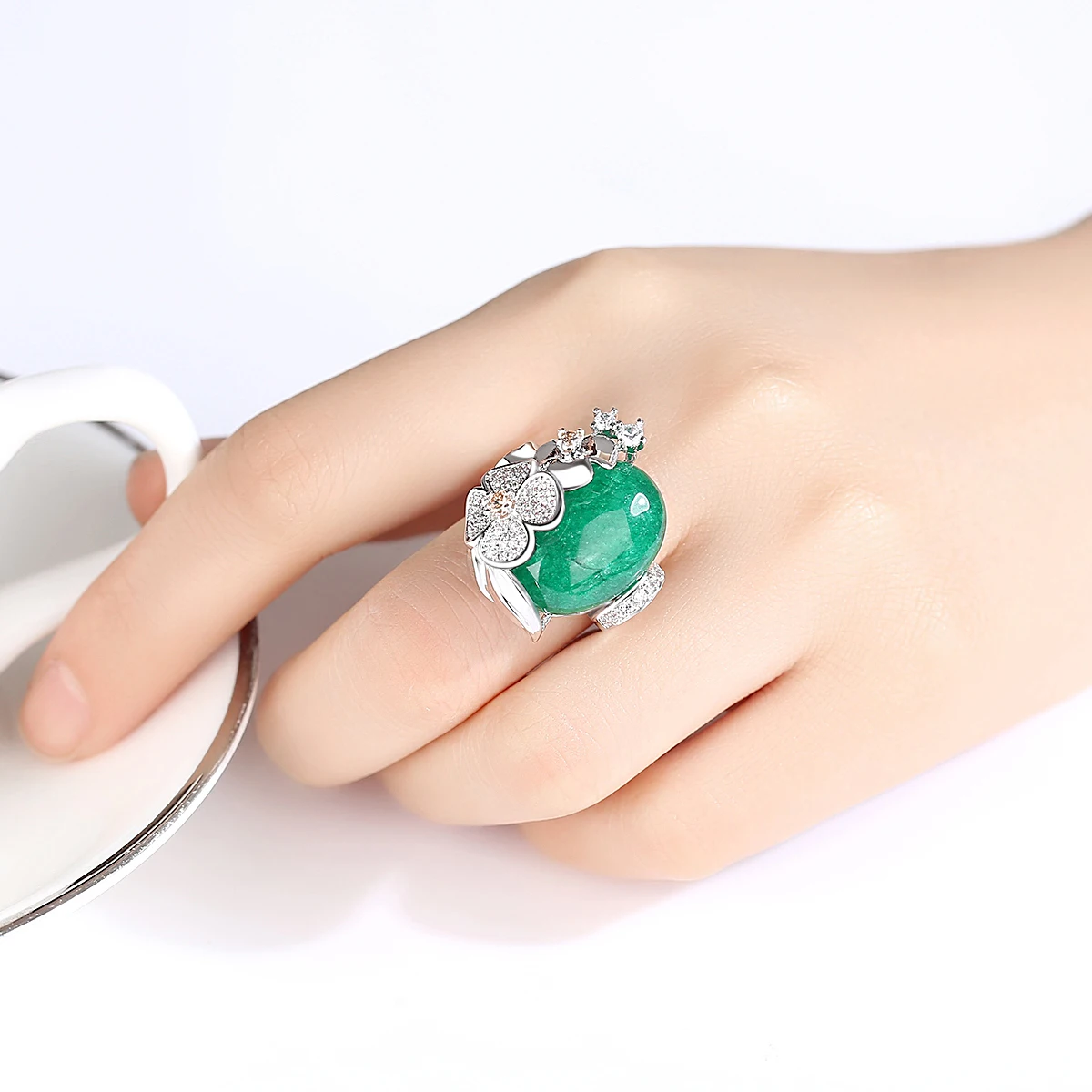 LUOTEEMI Роскошные кольцо с зеленым камнем для женщин юбилей ювелирные изделия палец