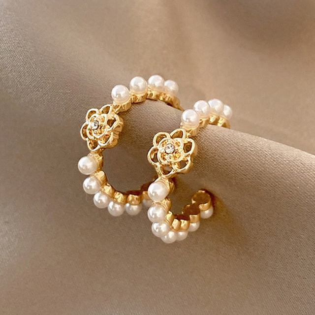 Daisy Round Hoop Earrings For Women Fashion Wedding Accessories Bridal Engagement Pearl Earring Korean Statement Jewelry