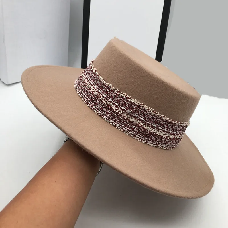 

In Europe and the trend of the new hat female little hat sweet wind flat hat camel wool felt Fedoras