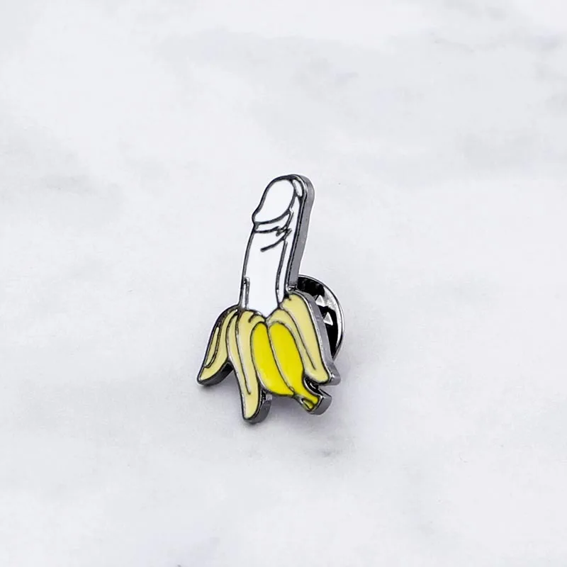 Cross Border for New Products Wholesale Creative Spoof Fun Banana Brooch Popular Ornament Clothing Versatile Brooch