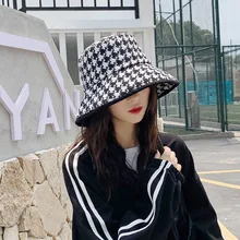 Осенняя и зимняя новая женская шапка в черно-белую клетку, рыбацкая шляпа, модная Дикая Красная шляпа с такой же гусиной лапочкой