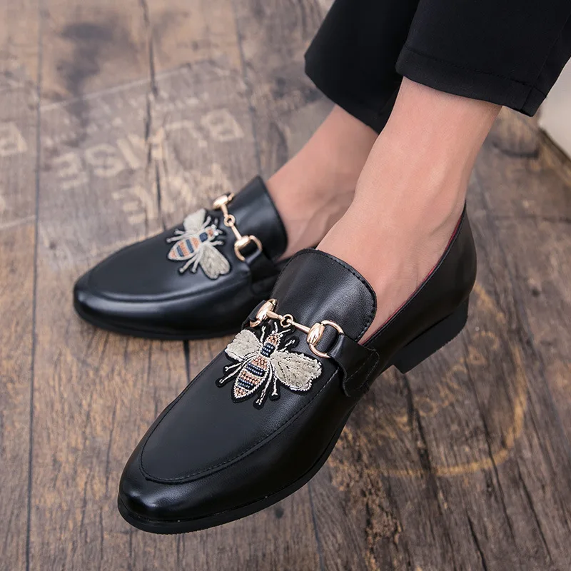 

2019 Spring Summer New Style Men Foot Covering Pointed-Toe Leather Shoes Retro Embroidery Fashion Nightclub Hair Stylist Trendy