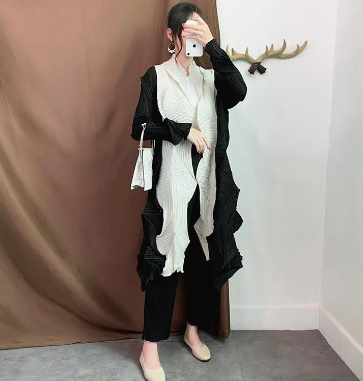Miyake/Плиссированное цветное пальто со стразами; длинный плащ; сезон осень; Новинка; эксклюзивный плиссированный плащ;
