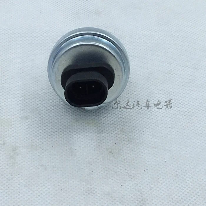 Electronic oil pressure sensor 61206090755 for Auman Delong Weichai