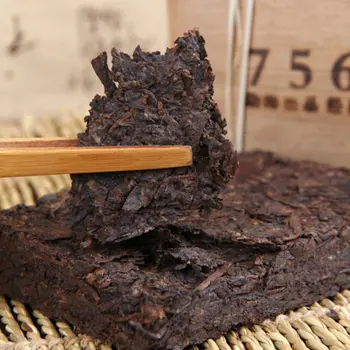 

Yunnan Menghai Old Tree Shu Pu-erh Made by 2008 Pu'er Material Ripe Pu'er 7562 Tea Brick 250g