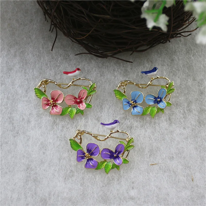 

Japanese and Korean 2019 New Products Enamel Birds Iris Flower Series Simple Heart Shaped Brooch