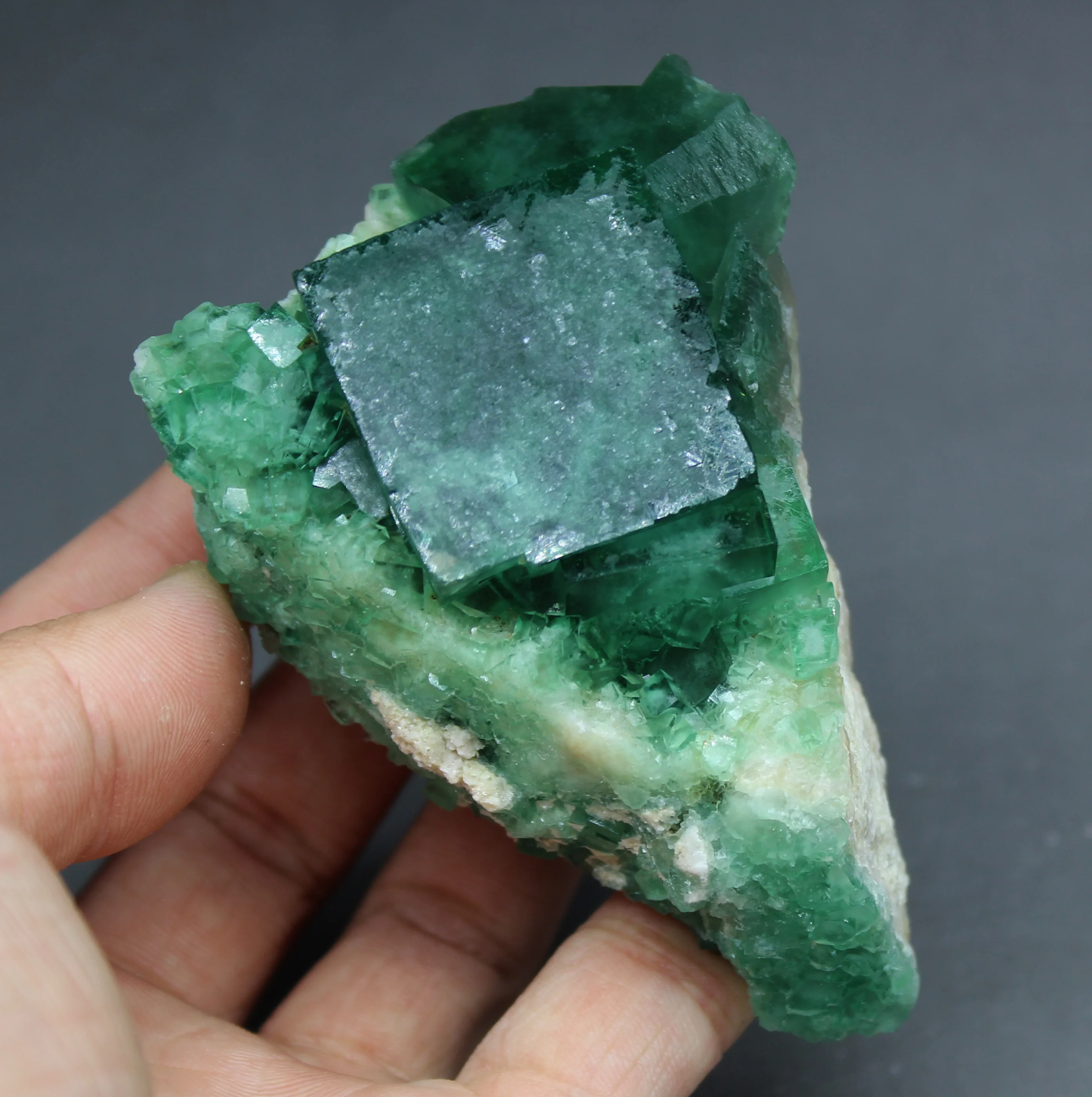 

252g Natural green fluorite Mineral specimen cluster mineral crystal specimens Stones and crystals Healing crystal Free shipping