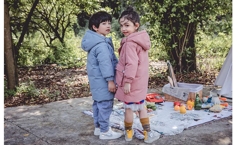Уличная белая куртка-пуховик на утином пуху для девочек 4-11 лет, г., Детская верхняя одежда зимнее длинное пальто с капюшоном в минималистическом стиле желтого цвета для мальчиков