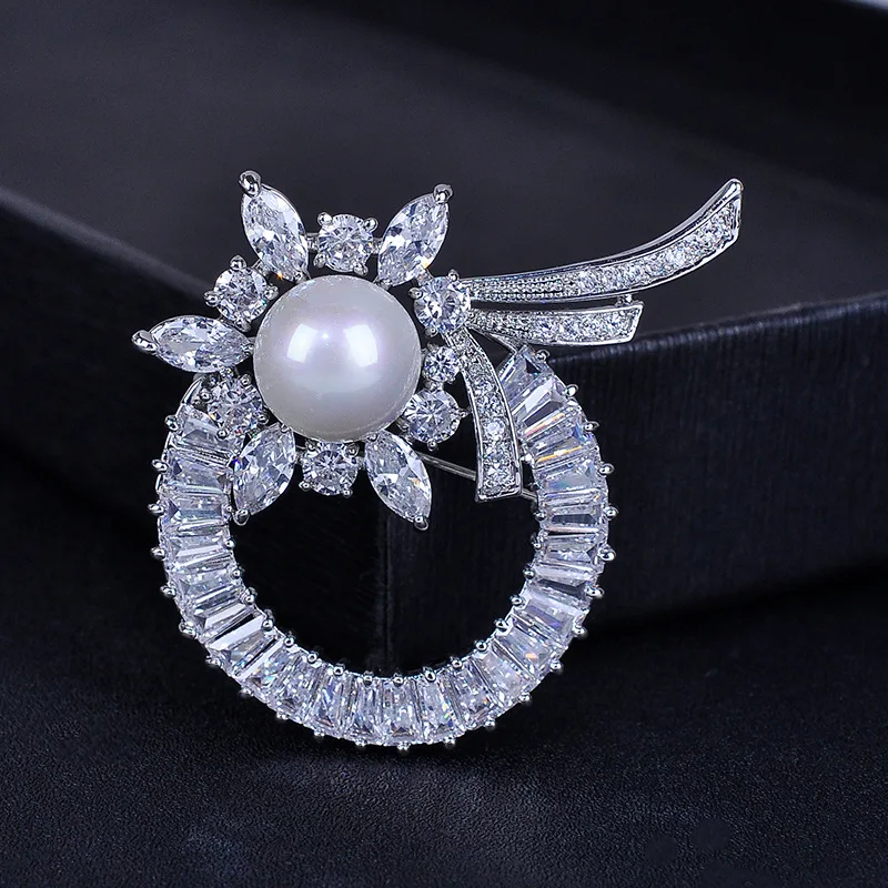 

Hot Selling Hot Sales Micro Zircon Garland Brooch Top Grade Cardigan Versatile Pearl Corsage Overcoat Suit Jacket Brooch
